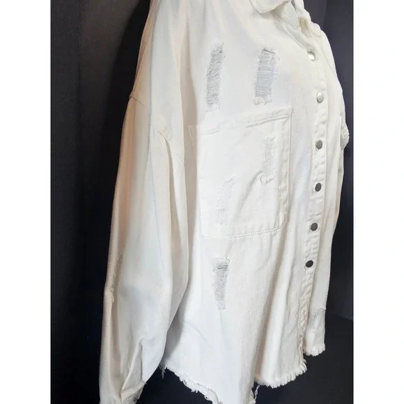 POL Distressed Fringe Hem Denim Shirt Jacket Long Sleeve Button Up White SZ L - Picture 3 of 11